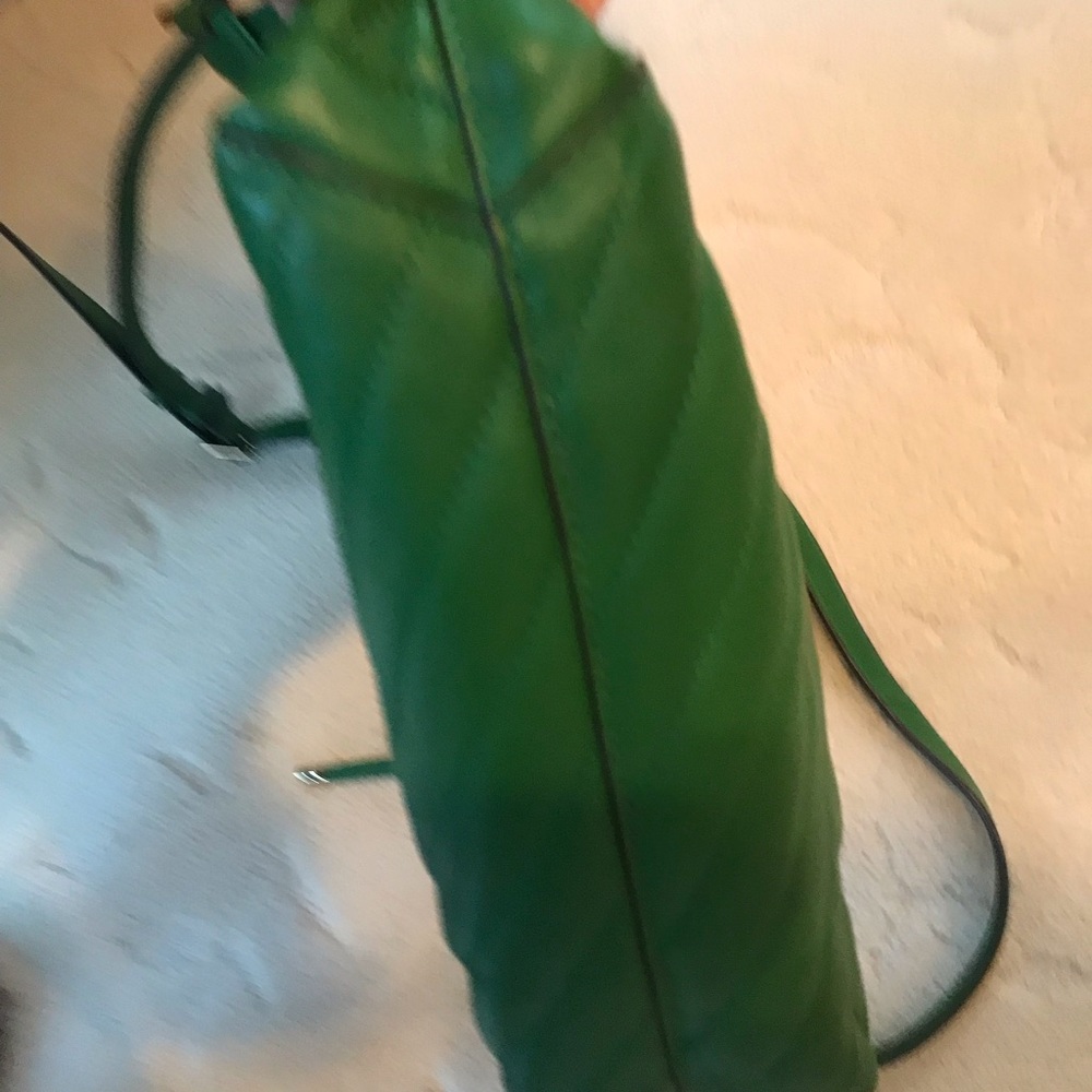 Authentic Tory Burch emerald green shoulder bag - Picture 4 of 12